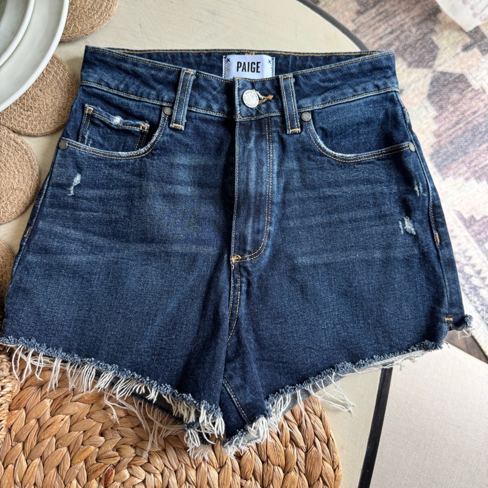 Paige Margot high-rise denim shorts size 24. EUC